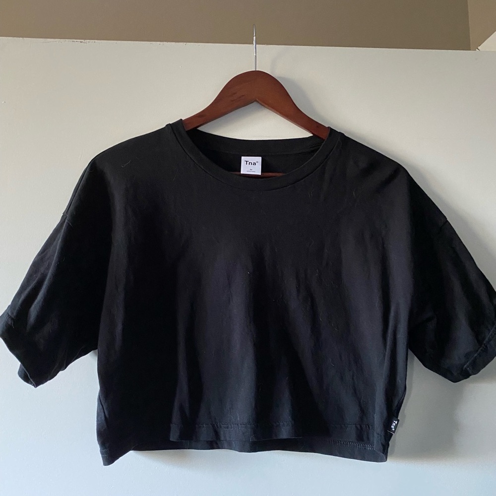 Tna cropped crew neck tee. Medium